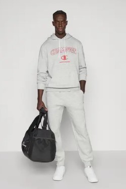 Vente privée : économisez jusqu'à 73% sur les vêtements des marques Champion et Ellesse chez Lounge by Zalando